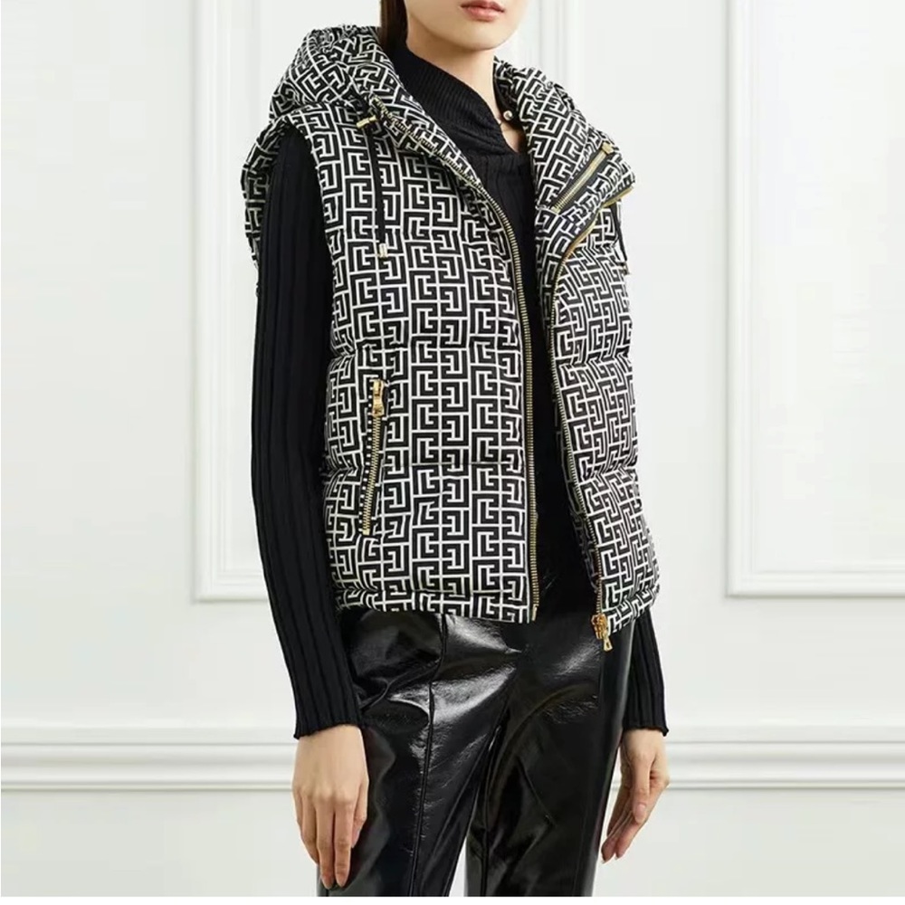Fall/Winter Luxury puffer vest with zipper details, Size Small